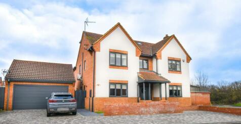 6 bedroom detached house for sale