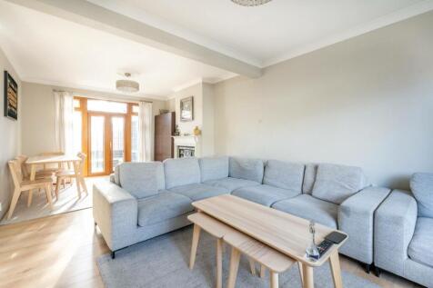 Farmilo Road, Walthamstow, London, E17 3 bed end of terrace house for sale