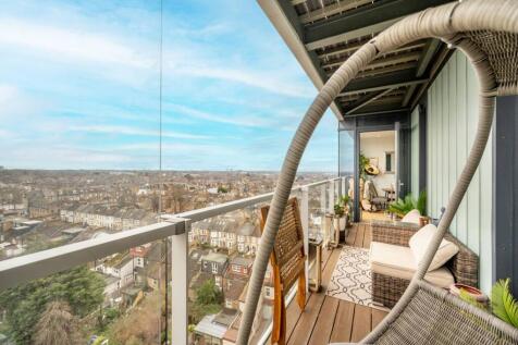 Gateway Apartments, Walthamstow... 2 bed flat for sale