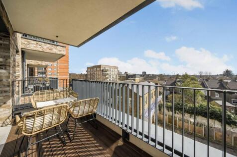 Troubridge Square, Walthamstow, E17 2 bed flat for sale