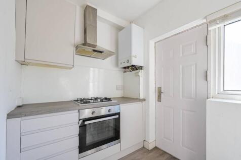 Howard Mansions, Walthamstow, London... 2 bed flat for sale