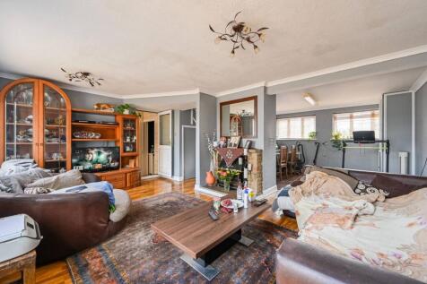 Butlers Drive, Epping Forest, London, E4 3 bed detached house for sale