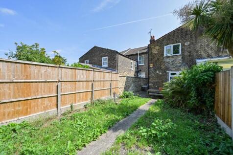 Woodriffe Road, Leytonstone, London, E11 2 bed flat for sale