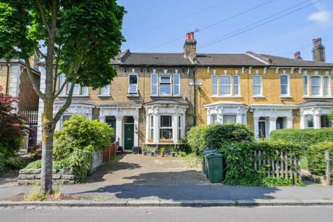 Woodriffe Road, Leytonstone, London, E11 2 bed flat for sale