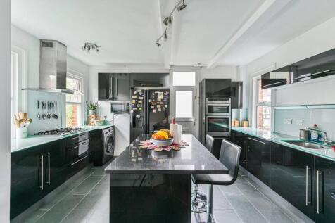 3 bedroom flat for sale
