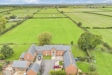 Home Farm Mews, Denchworth, OX12 4 bed barn conversion for sale