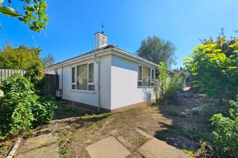 4 bedroom detached bungalow for sale