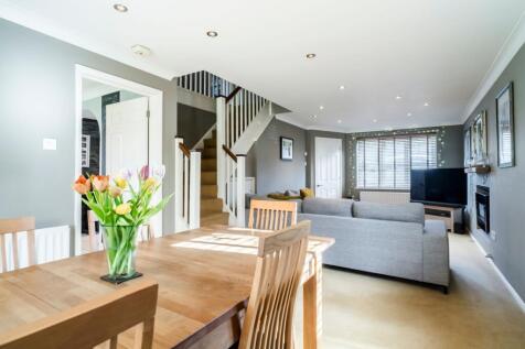 Family Home with Corner Plot in Taverham 4 bed detached house for sale