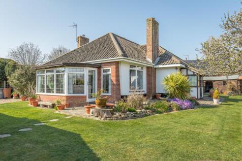 Thorpe End 4 bed detached bungalow for sale