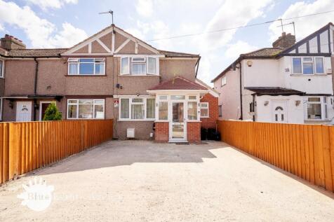 New Peachey Lane, Uxbridge, UB8 2 bed end of terrace house for sale