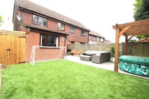 4 bedroom semi-detached house for sale