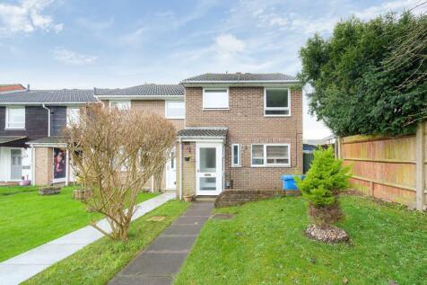 4 bedroom end of terrace house for sale