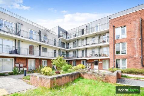 66 Lankaster Gardens, London N2 2 bed apartment for sale