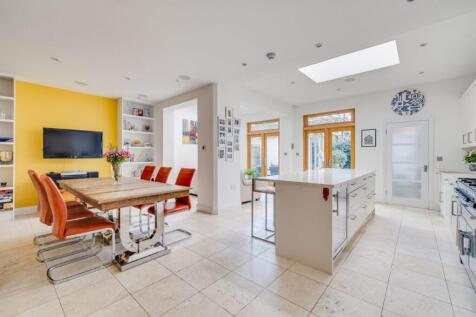 5 bedroom semi-detached house for sale