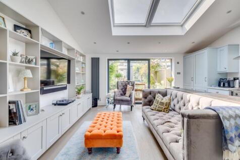 4 bedroom terraced house for sale