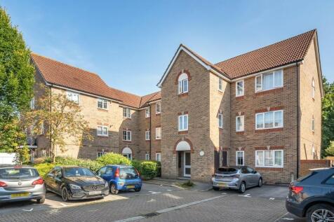 Osprey Road, Waltham Abbey EN9 2 bed flat for sale