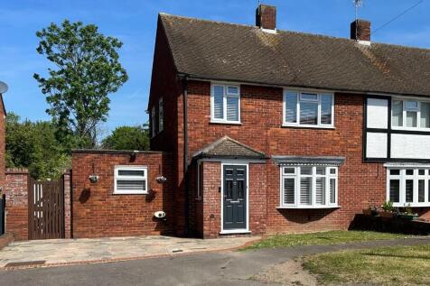 Quendon Drive, Waltham Abbey EN9 3 bed semi