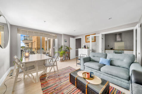 Compass House, Riverside West 2 bed apartment for sale