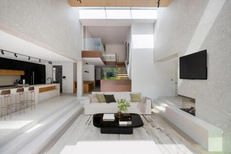 6 bedroom detached house for sale