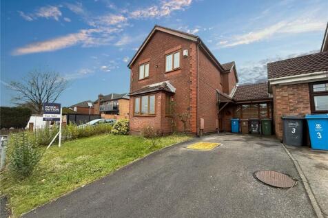 Carrbrook Drive, Royton, Oldham... 4 bed link detached house for sale