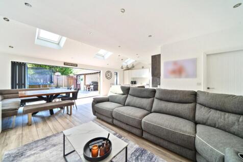 Thornham Old Road, Thornham, Royton... 4 bed semi
