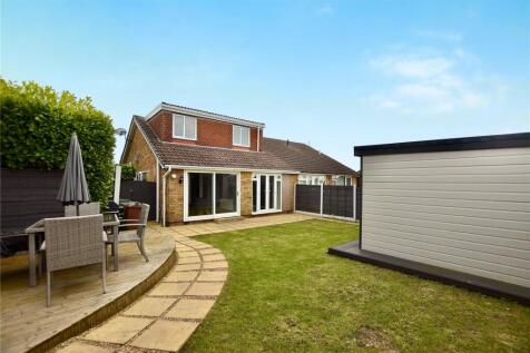 Thornham Road, High Crompton, Shaw... 4 bed semi