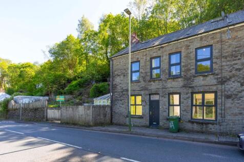 5 bedroom semi-detached house for sale