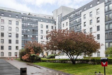 3 bedroom flat for sale