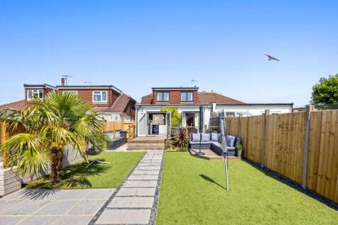 Abbey Road, Sompting, Lancing 4 bed chalet for sale