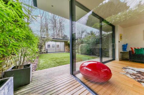 3 bedroom flat for sale