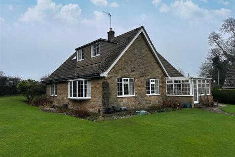 4 bedroom detached bungalow for sale