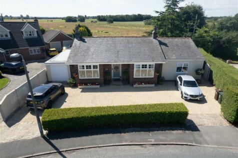 4 bedroom detached bungalow for sale