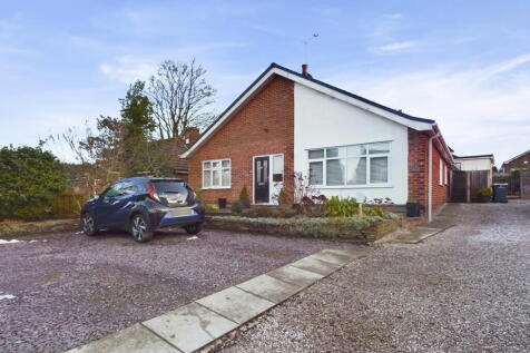 Liverpool Road South, Burscough, L40 7TB 3 bed detached bungalow for sale