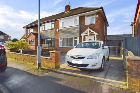 Laurel Avenue, Burscough, L40 0SS 3 bed semi