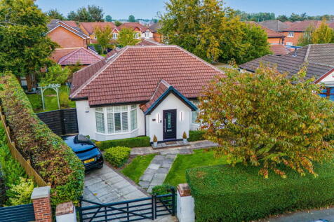 Norlands Lane, Widnes 3 bed detached house for sale