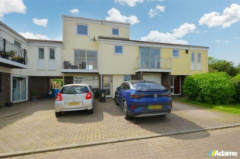 3 bedroom maisonette for sale