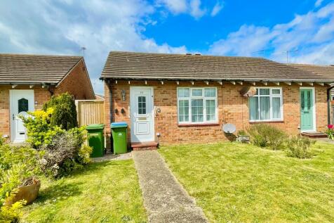 2 bedroom semi-detached bungalow for sale