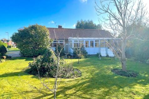 Holly Drive, Littlehampton 3 bed detached bungalow for sale