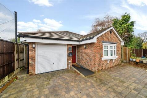 Ostlers Drive, Surrey TW15 3 bed bungalow for sale