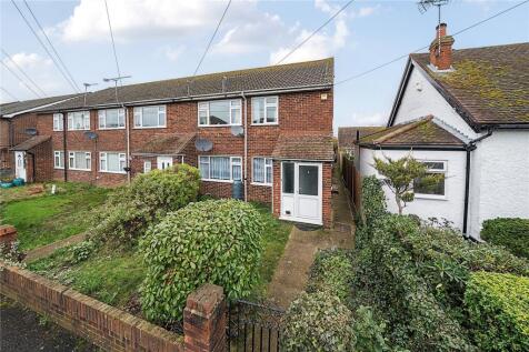 Reedsfield Road, Surrey TW15 2 bed maisonette for sale