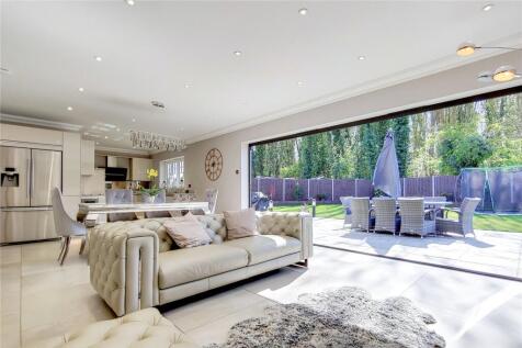 Rosemary Lane, Surrey TW20 5 bed detached house for sale