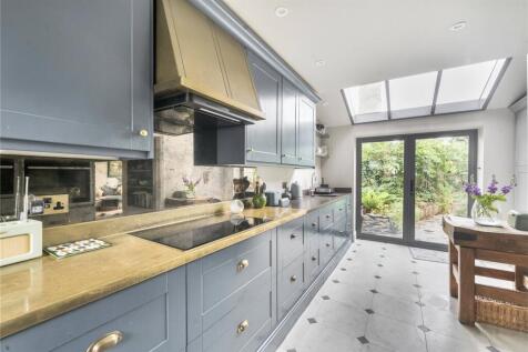 2 bedroom detached house for sale