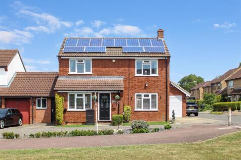 3 bedroom link detached house for sale