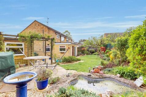 Browning Crescent, Bletchley, Milton... 3 bed semi