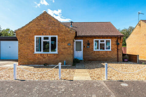 2 bedroom detached bungalow for sale