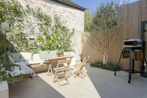 Hunstanton 4 bed end of terrace house for sale