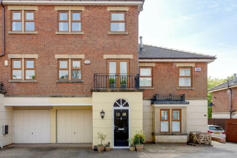 3 bedroom mews property for sale