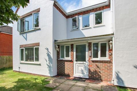 Kings Road, Lymington, Hampshire, SO41 1 bed apartment for sale