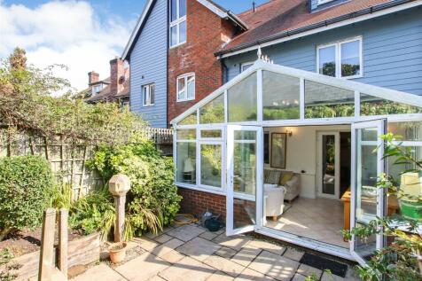 Londesborough Place, Lymington... 4 bed semi