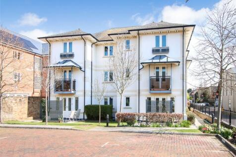 Eastern Road, Lymington, Hampshire, SO41 2 bed apartment for sale